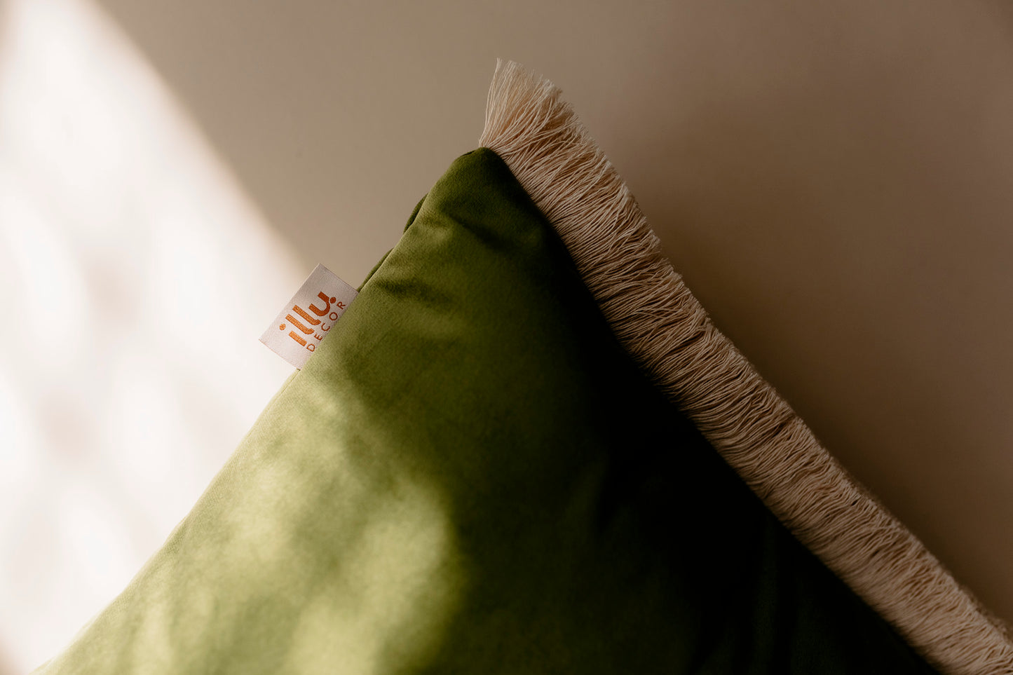 green throw pillow