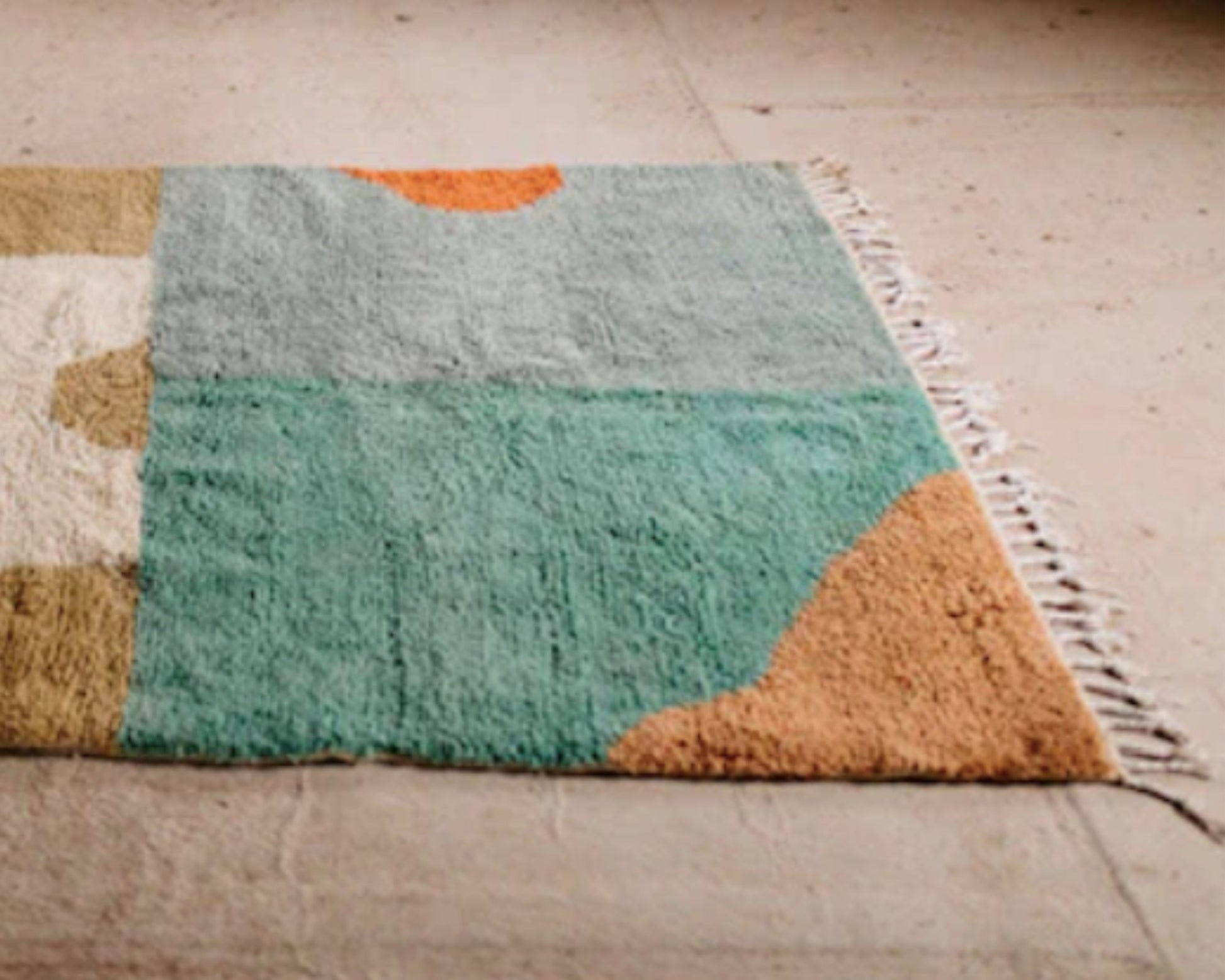 Modern style Moroccan wool rug in beige and natural colours