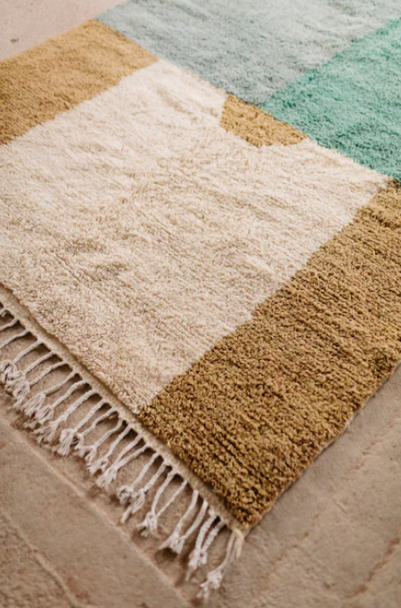 Moroccan wool rug in beige and natural colours with modern geometric design